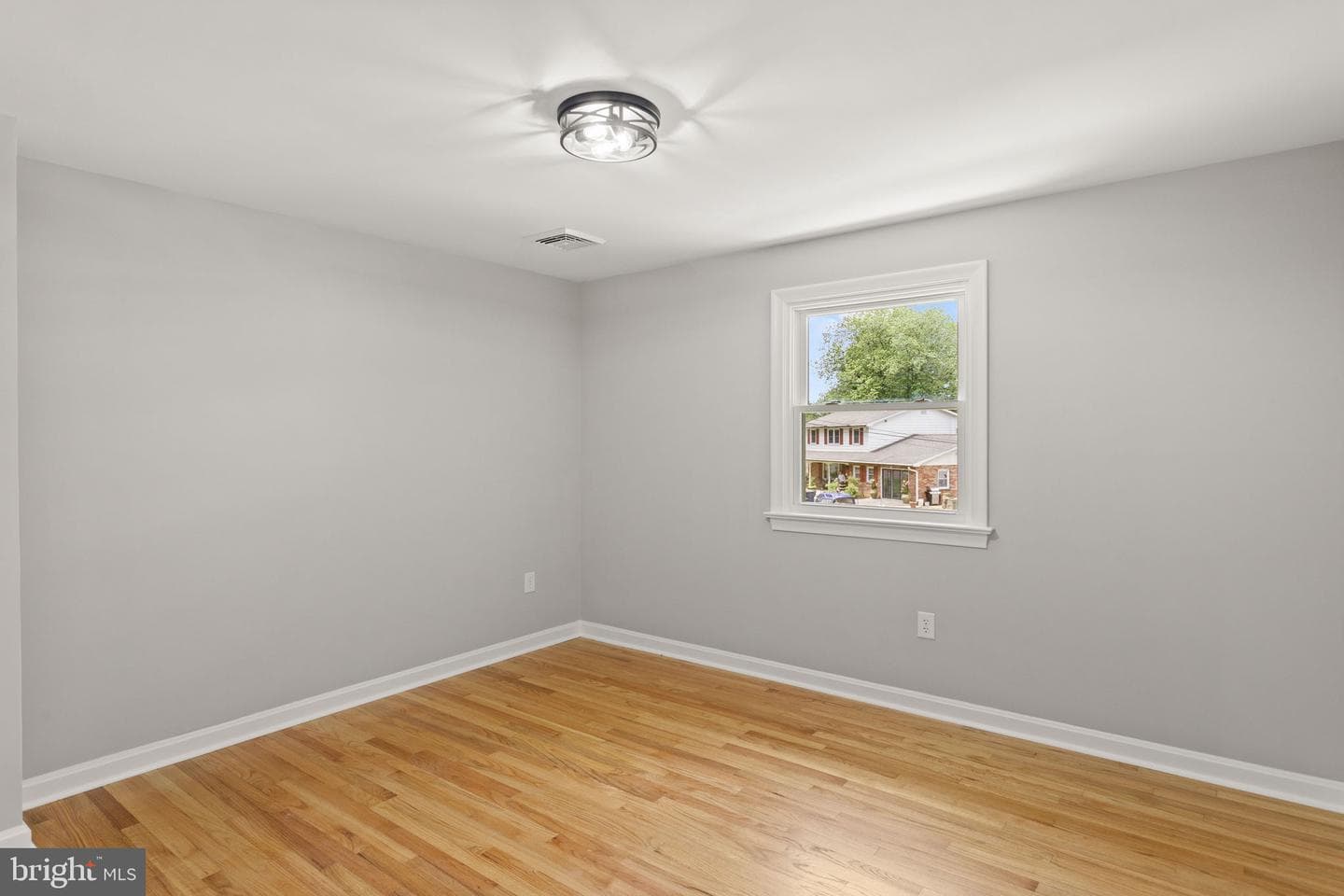 1833 Amity Drive photo 12