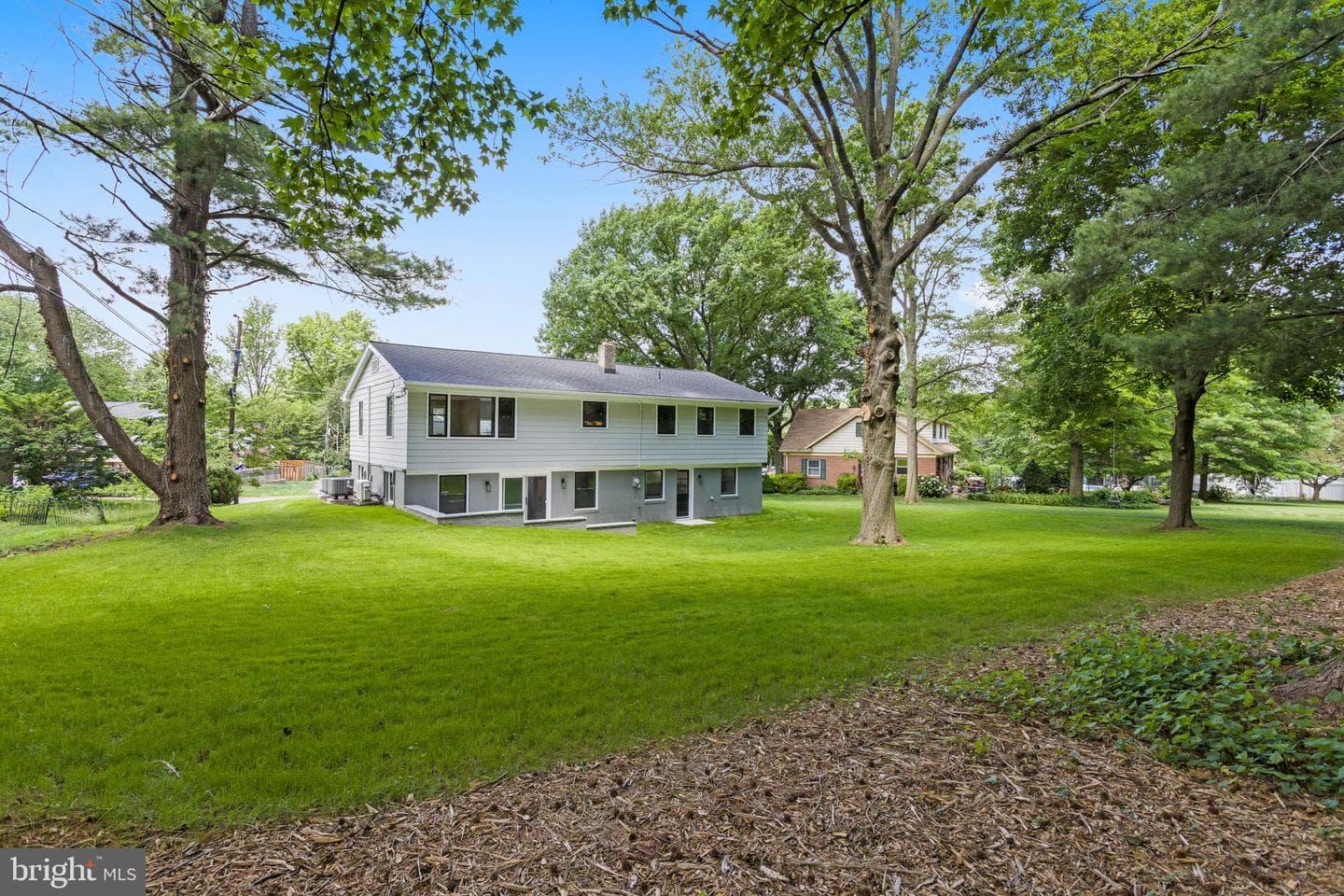1833 Amity Drive photo 3