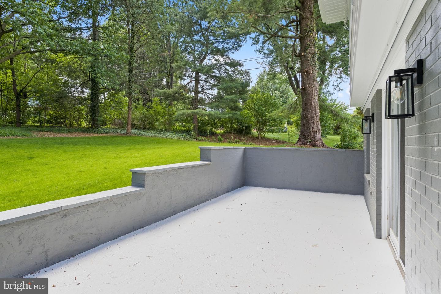 1833 Amity Drive photo 4