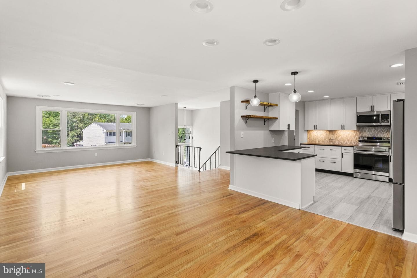 1833 Amity Drive photo 8