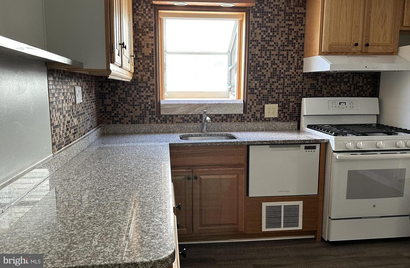 218 Magnolia Street photo 12