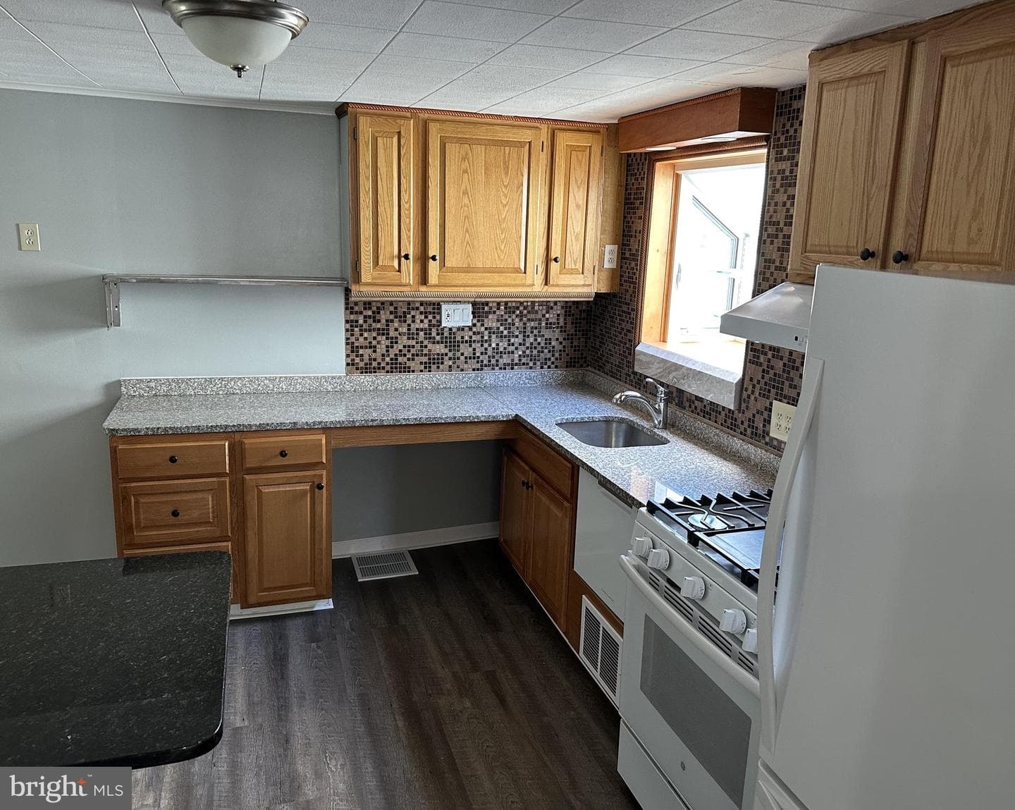 218 Magnolia Street photo 9