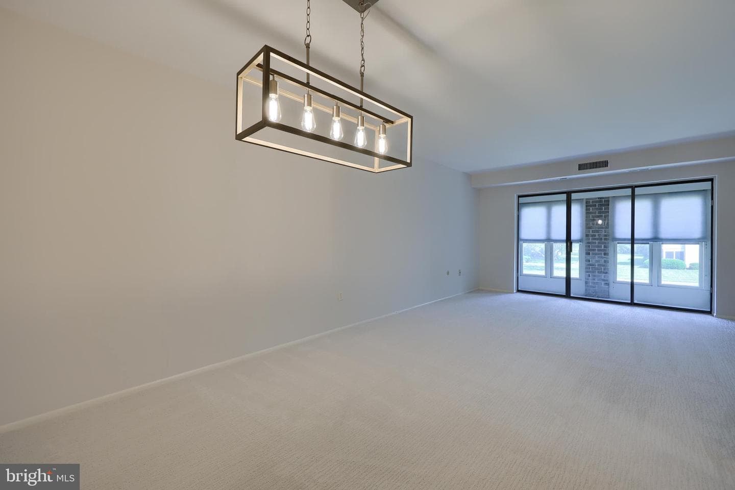 4 Valleybrook Drive photo 13