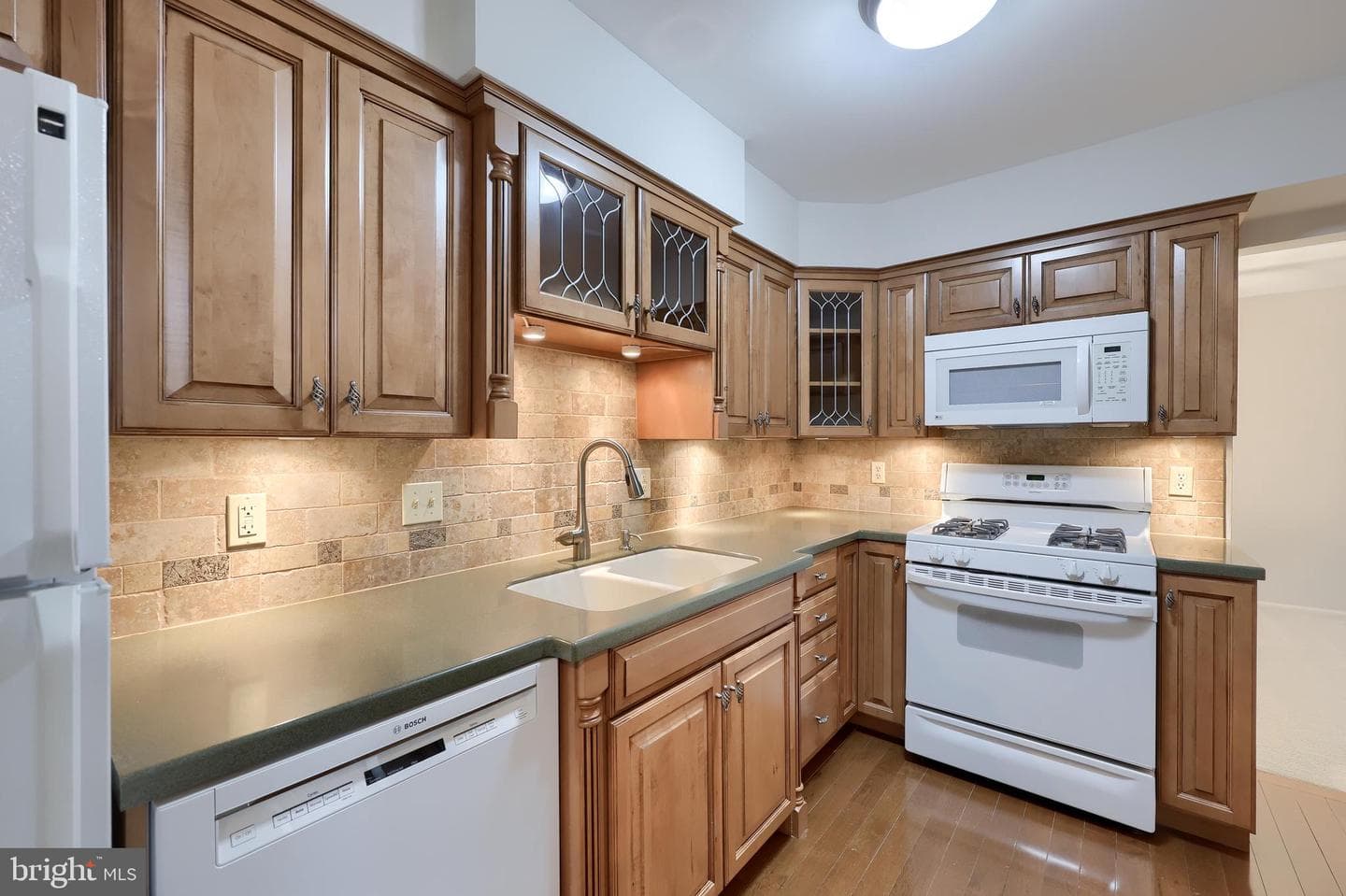 4 Valleybrook Drive photo 18