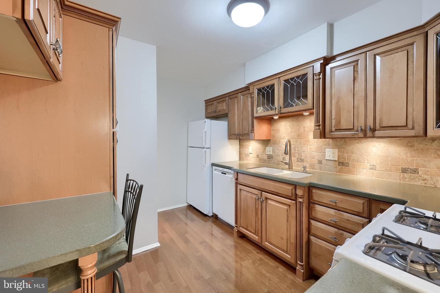 4 Valleybrook Drive photo 19