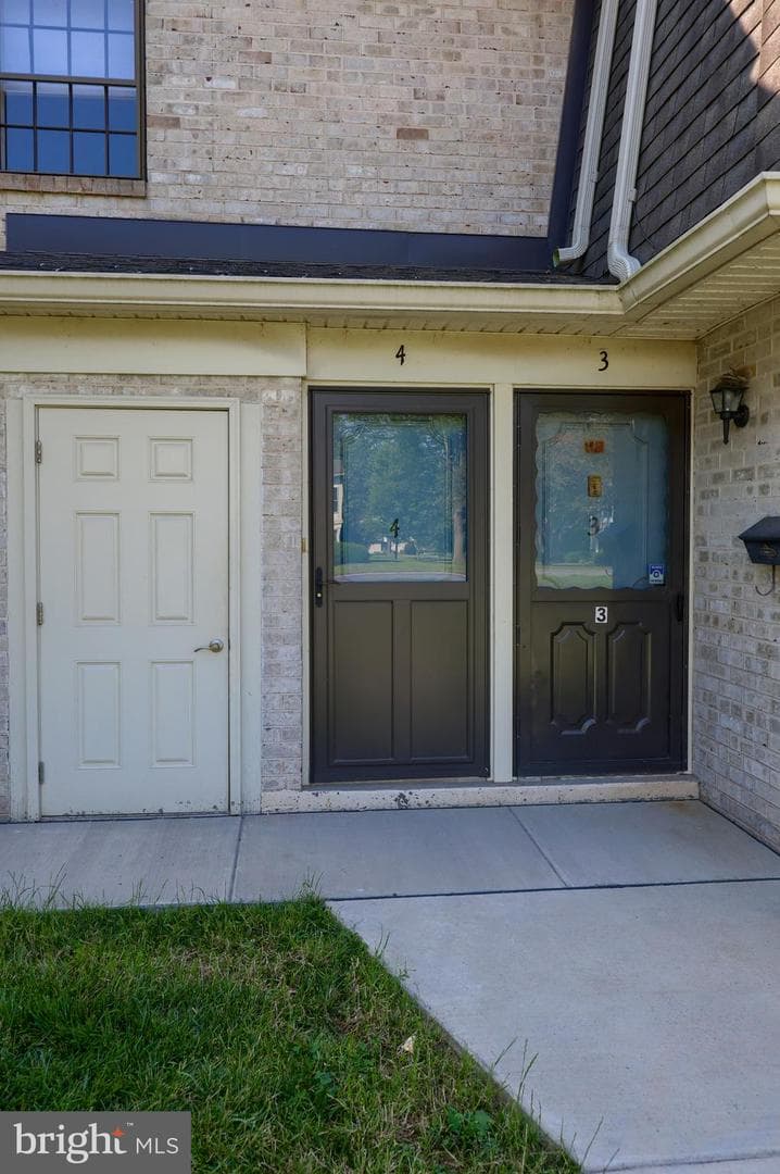 4 Valleybrook Drive photo 2