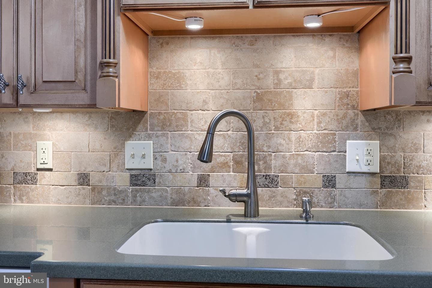 4 Valleybrook Drive photo 21