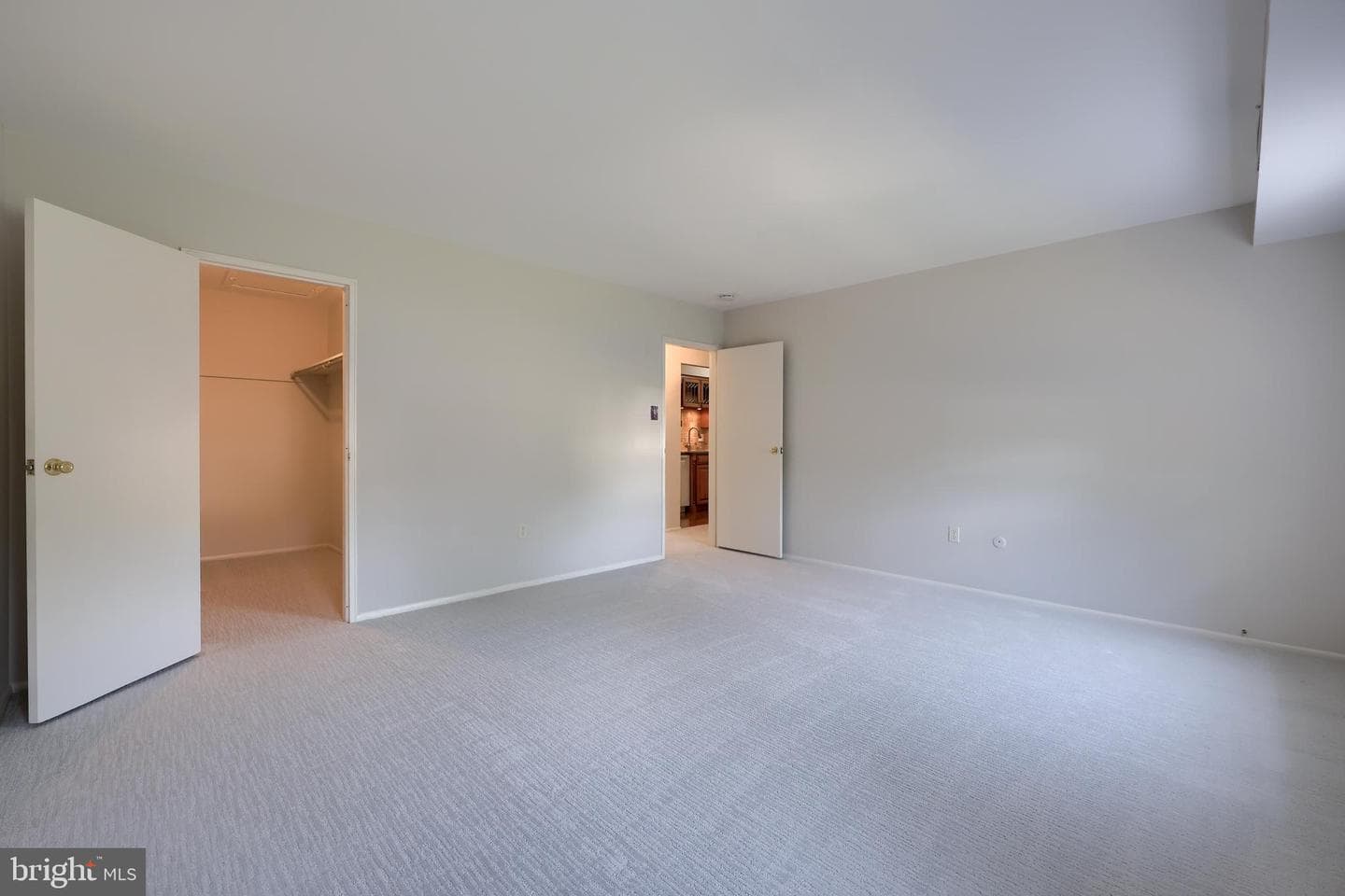 4 Valleybrook Drive photo 22