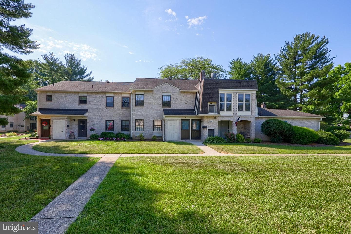 4 Valleybrook Drive photo 3