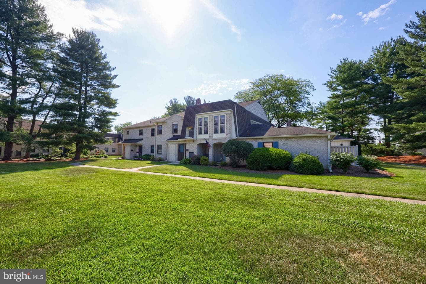 4 Valleybrook Drive photo 4