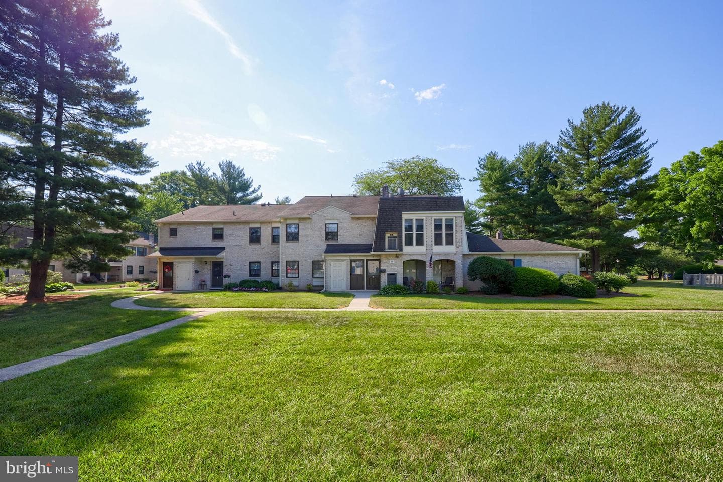 4 Valleybrook Drive photo 5