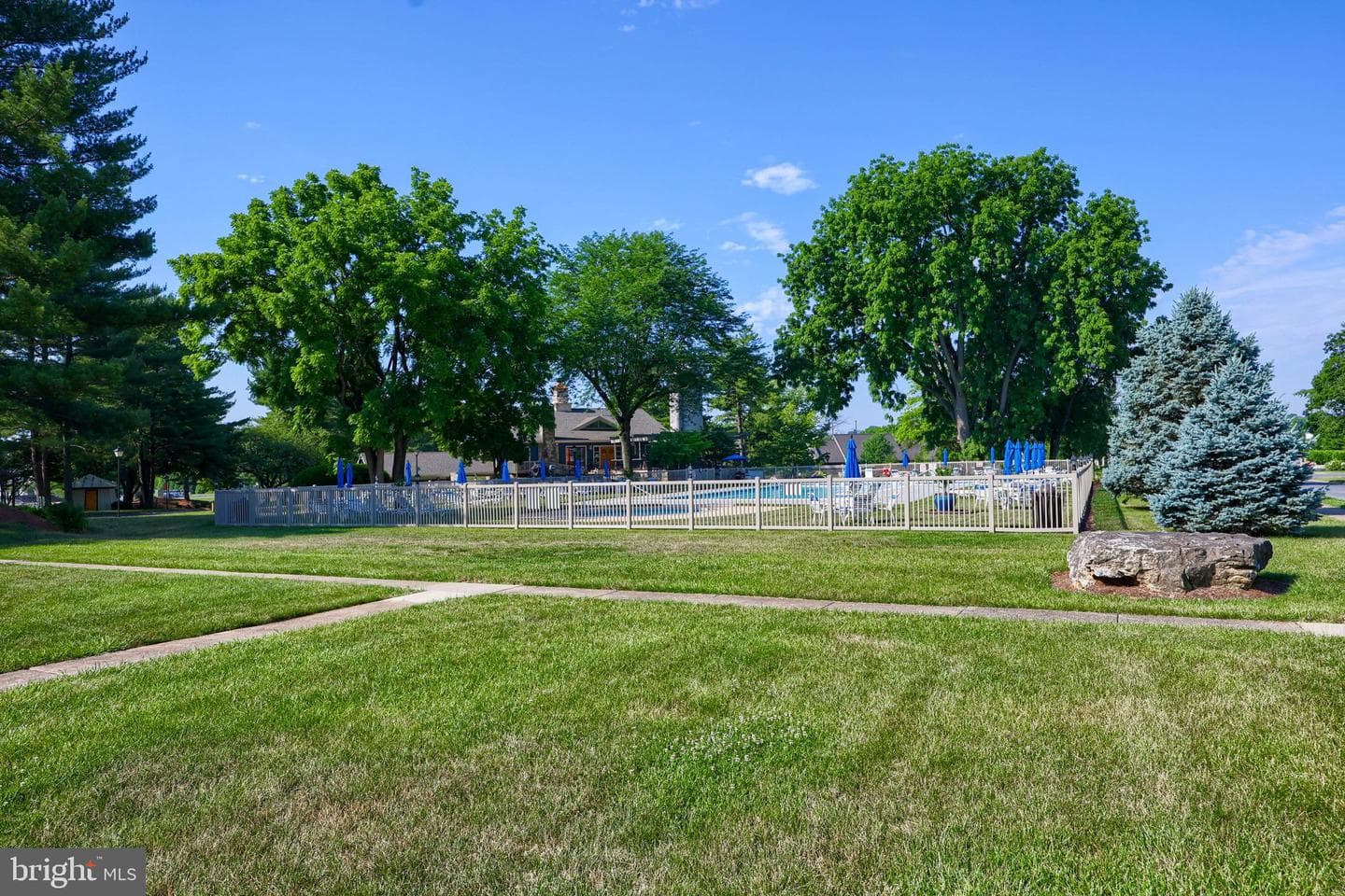 4 Valleybrook Drive photo 6