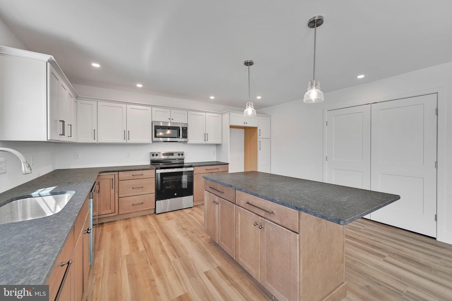 330 W Fritz Avenue photo 9