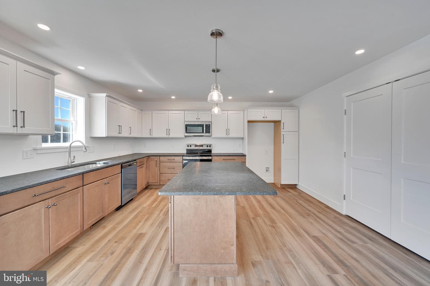 327 W Fritz Avenue photo 9