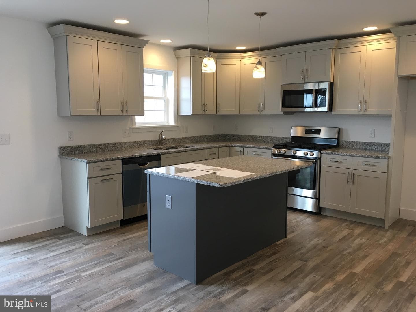 331 W Fritz Avenue photo 2