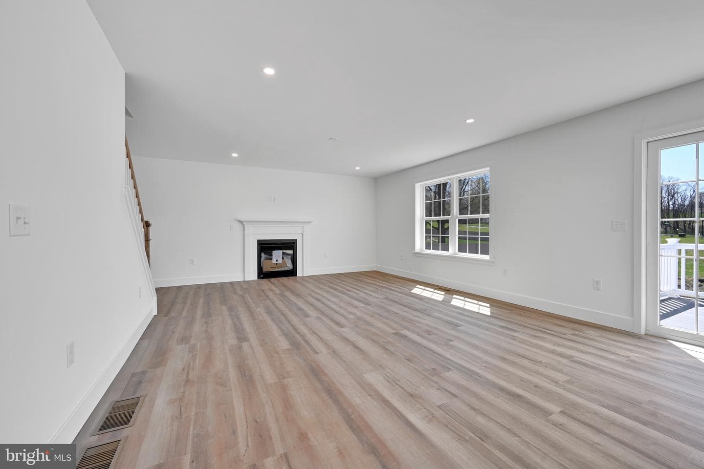 331 W Fritz Avenue photo 4