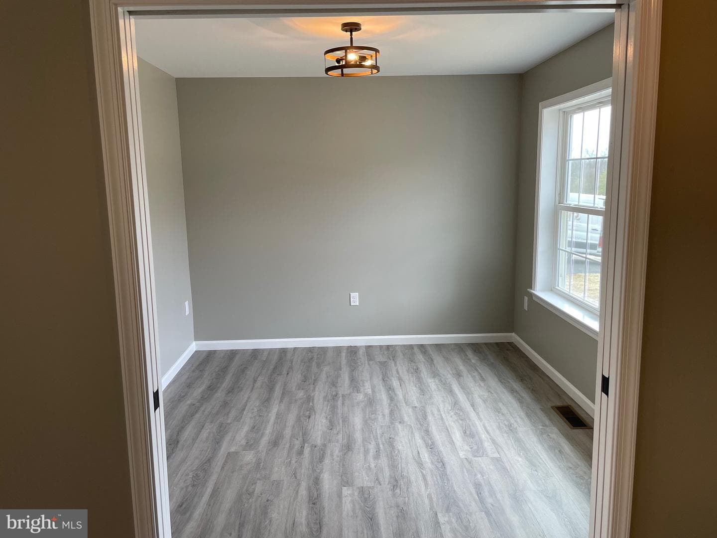 329 W Fritz Avenue photo 4