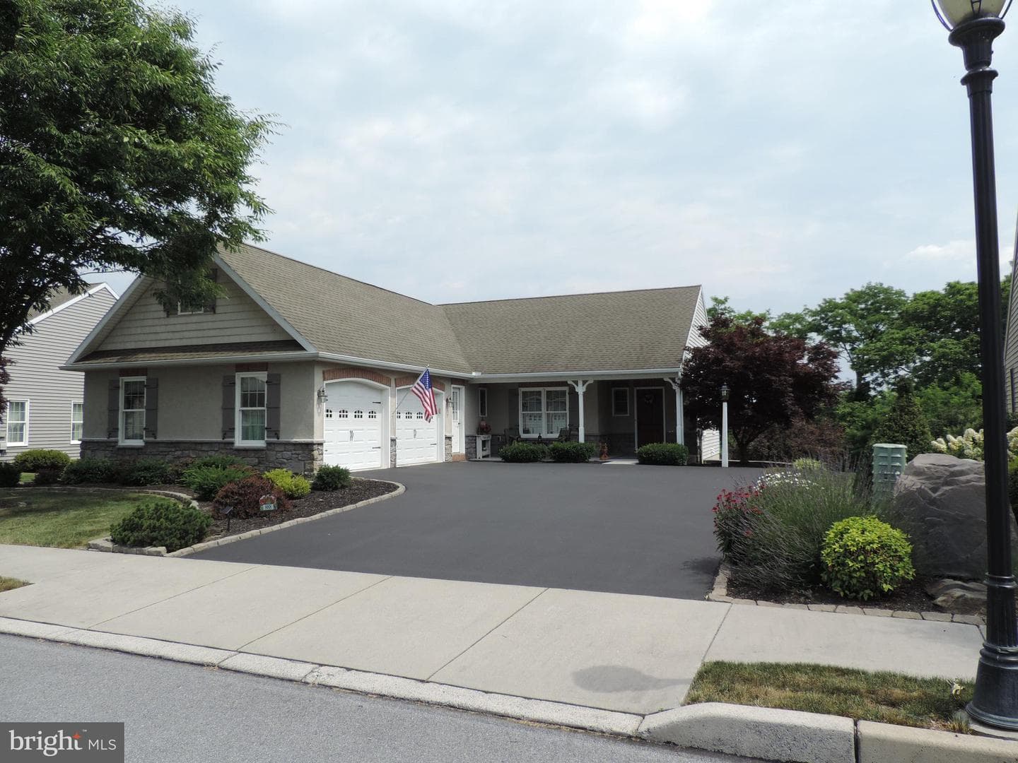 888 Cambridge Drive