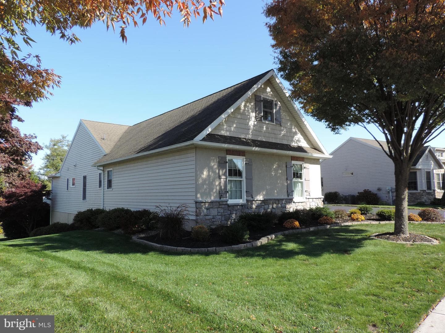 888 Cambridge Drive photo 11