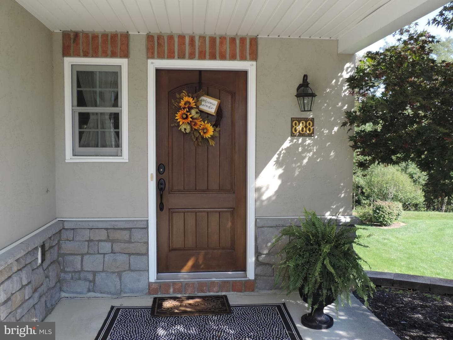 888 Cambridge Drive photo 3