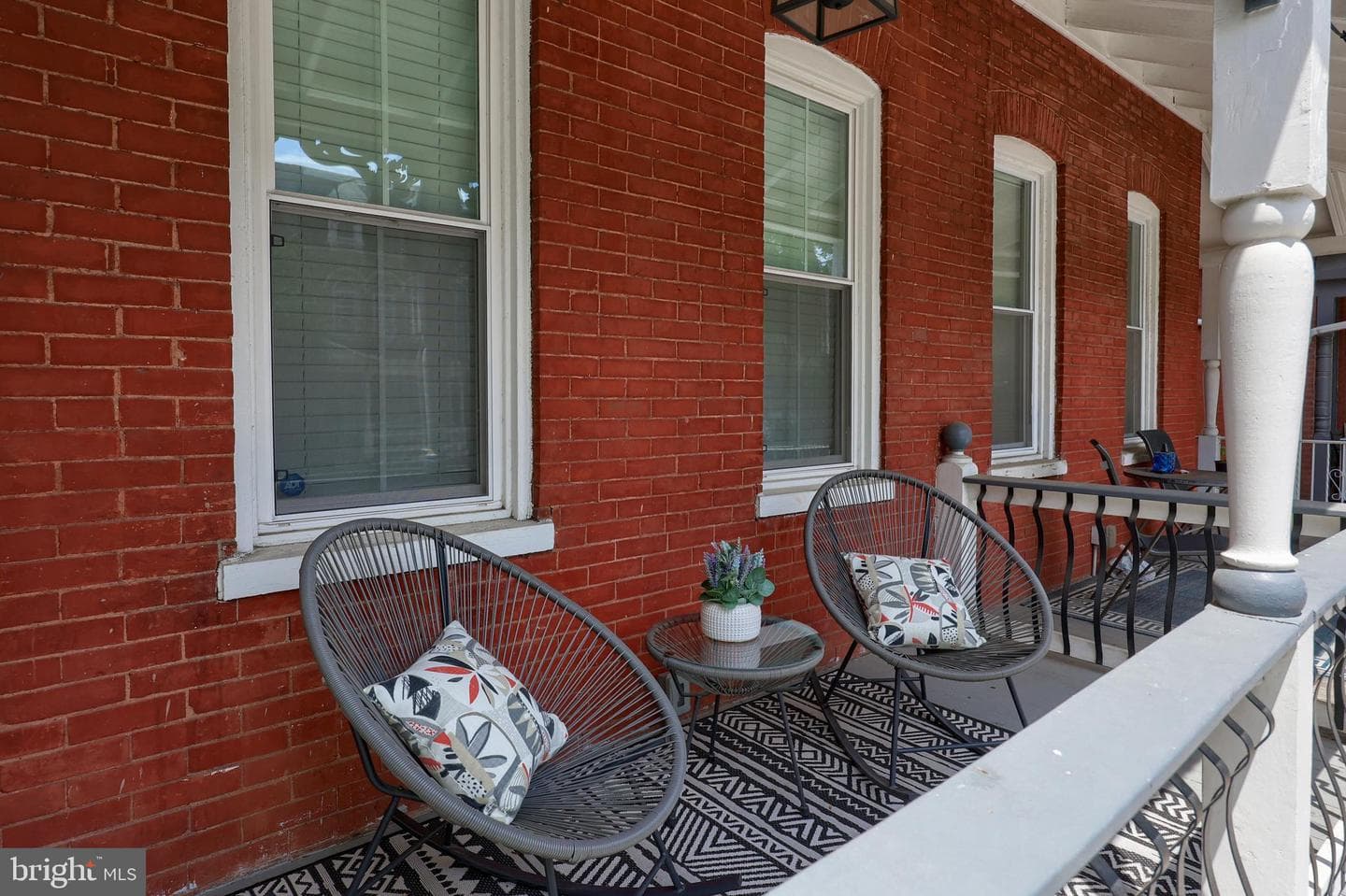 311 W Lemon Street photo 3