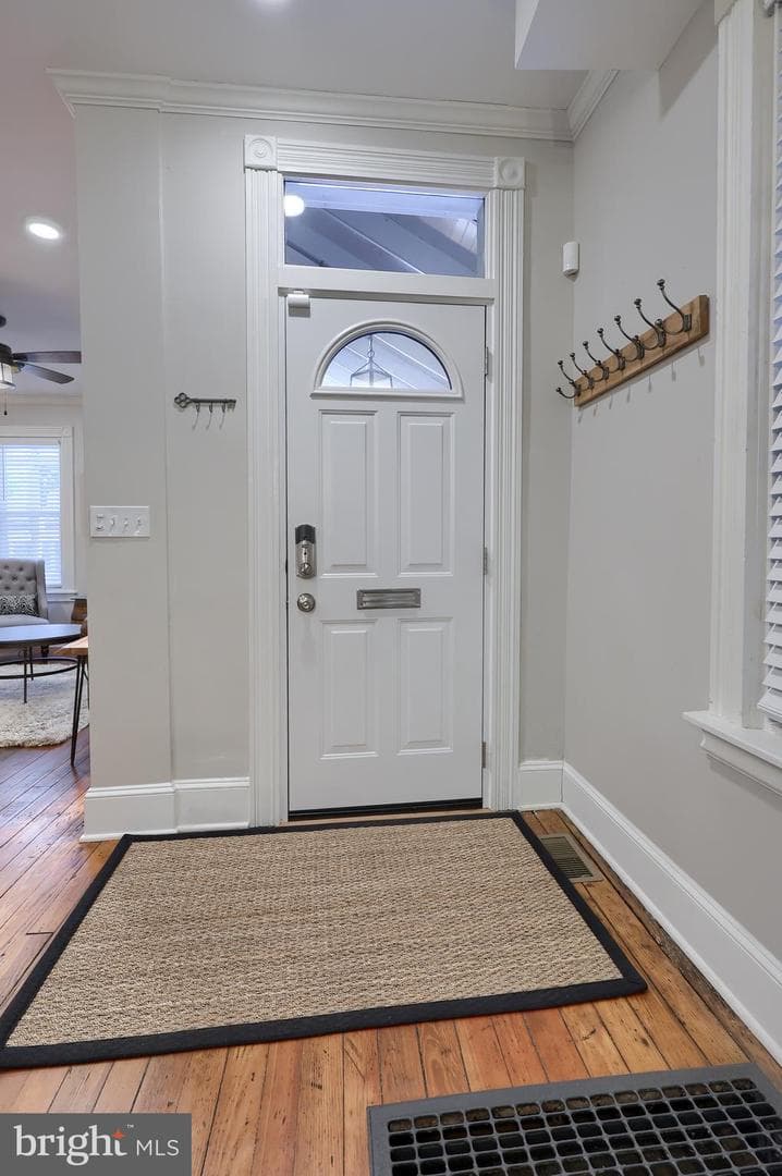 311 W Lemon Street photo 4