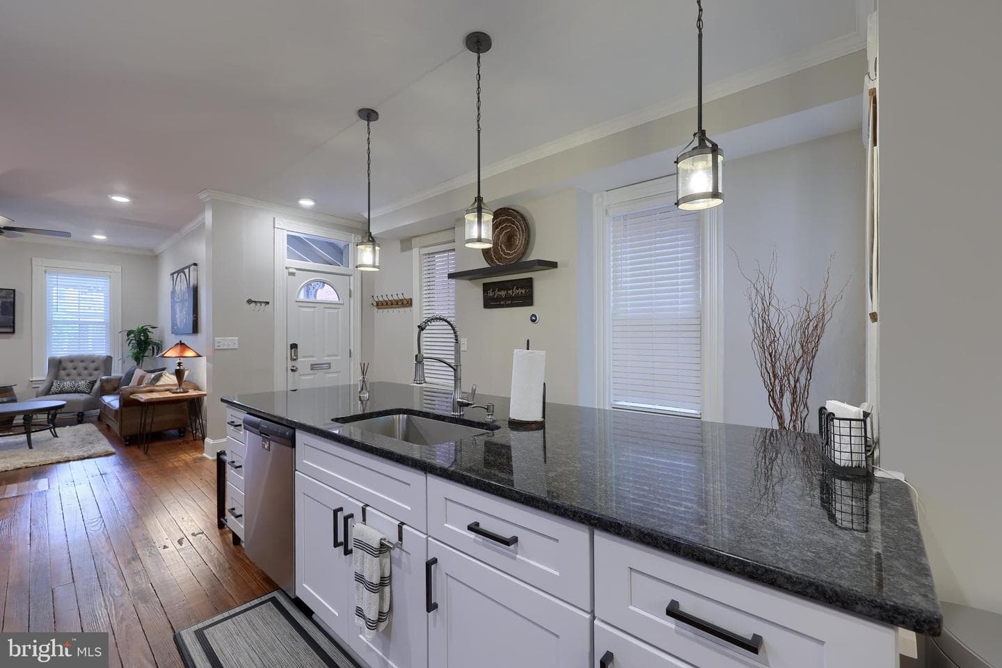 311 W Lemon Street photo 8