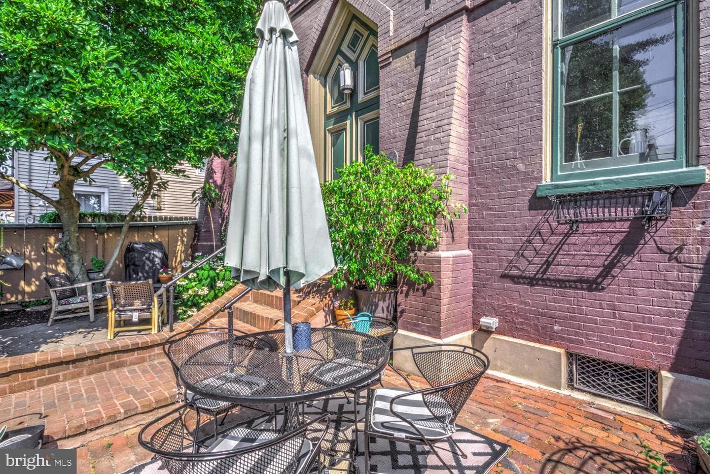 102 W Walnut Street photo 4
