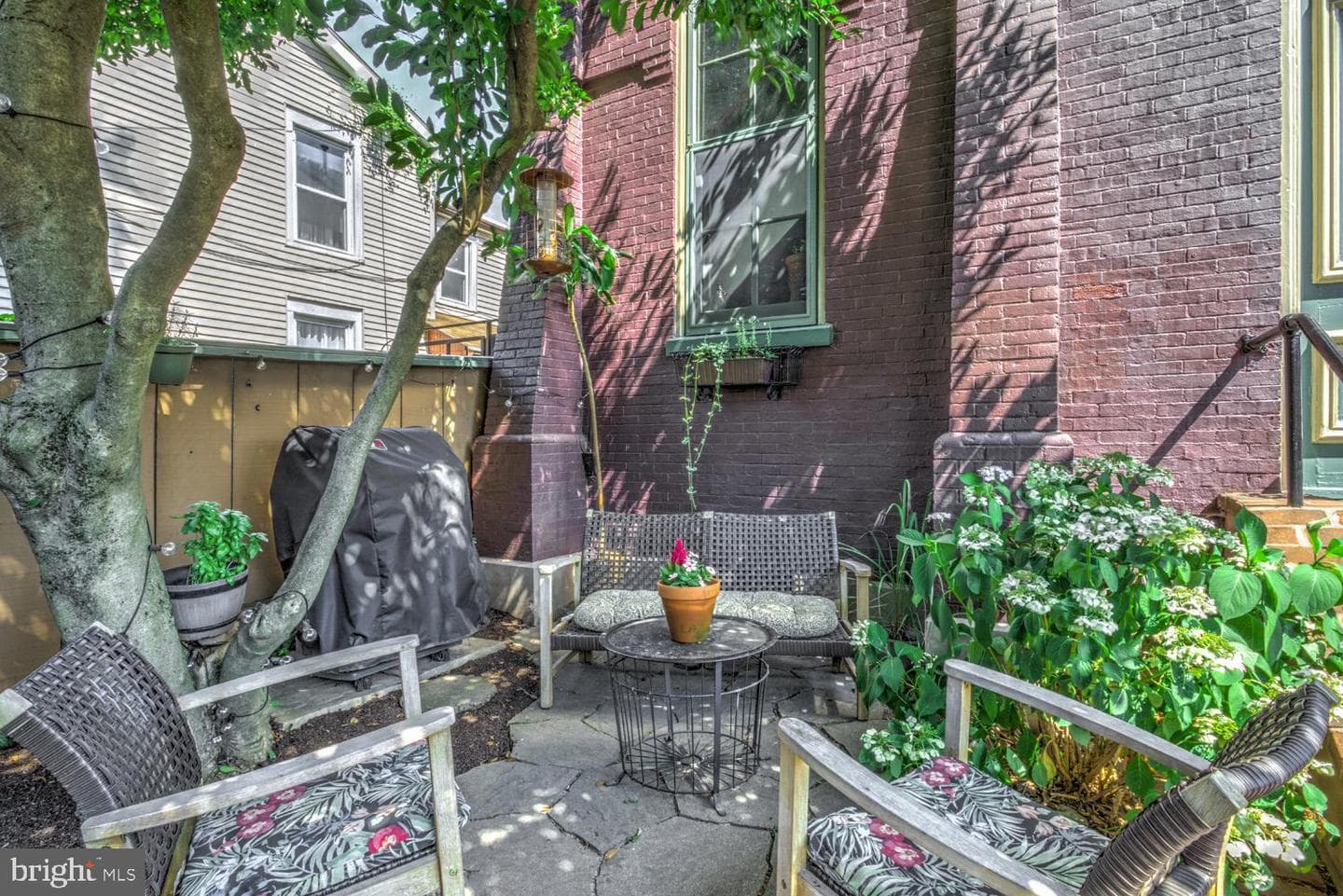 102 W Walnut Street photo 5