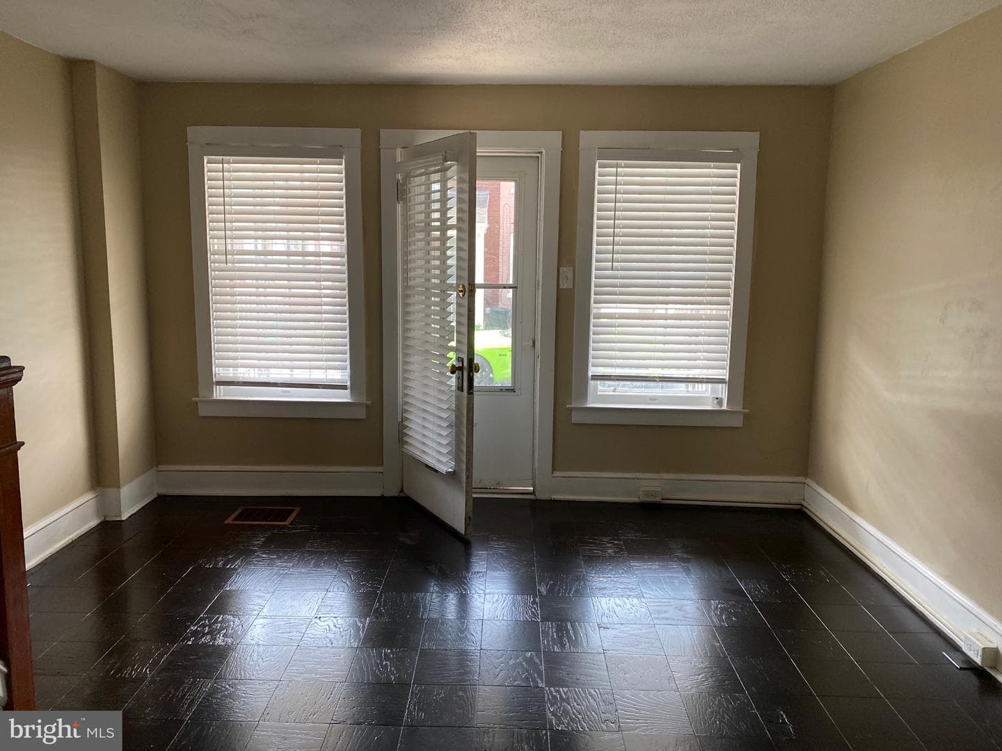 639 George Street photo 2
