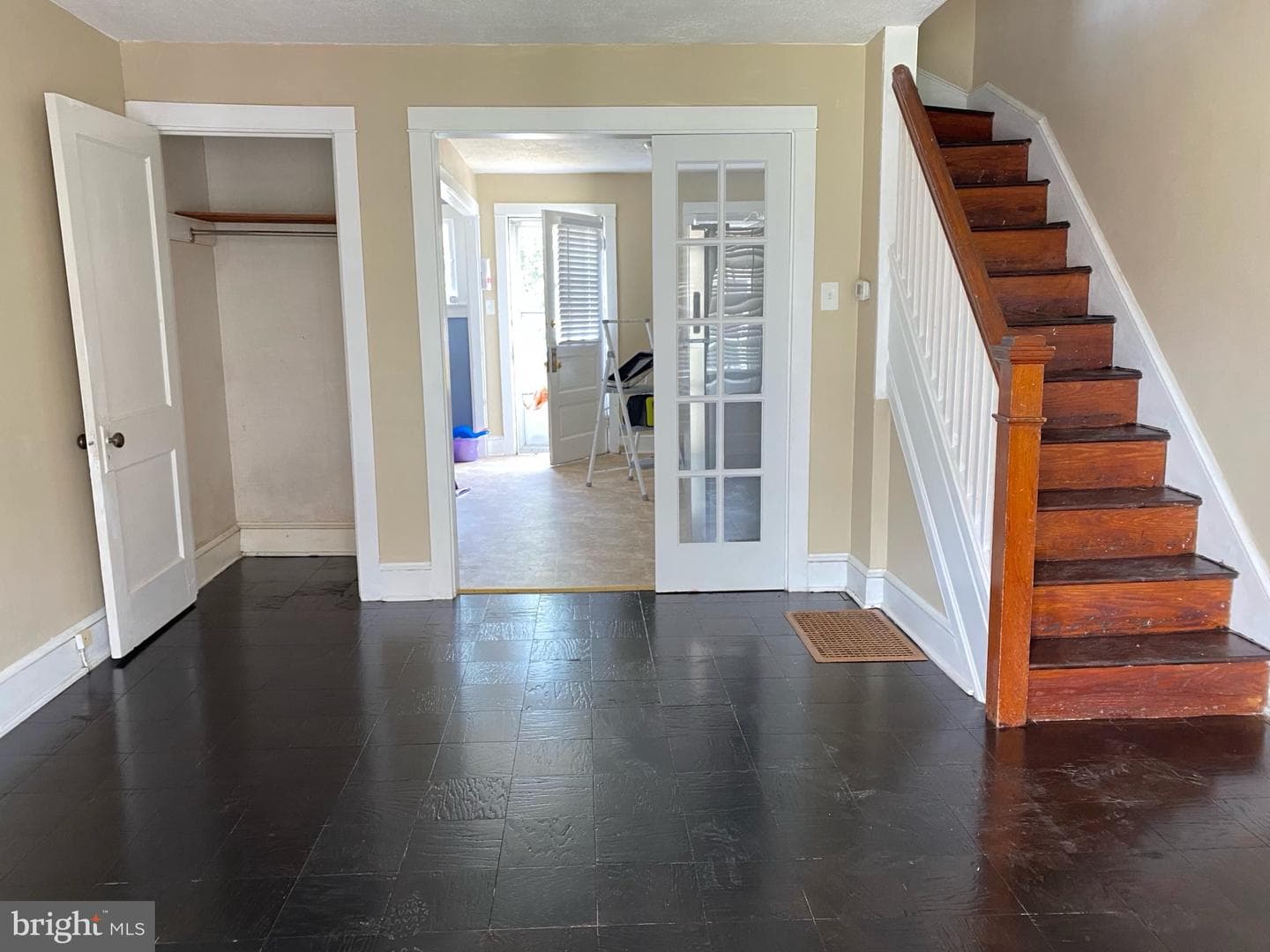 639 George Street photo 3