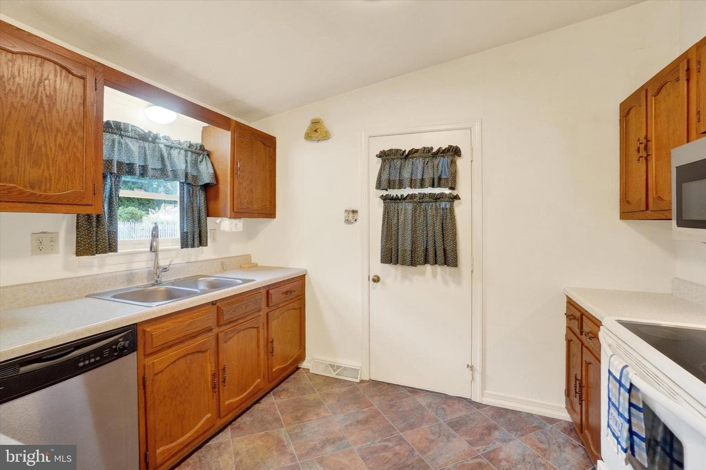 2367 Hancock Drive photo 10