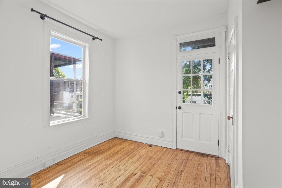 238 E Clay Street photo 21