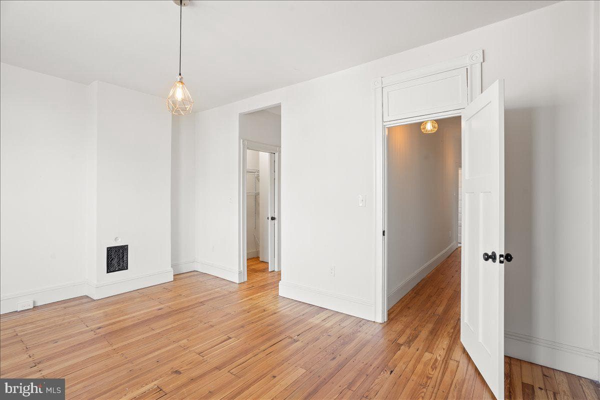 238 E Clay Street photo 26