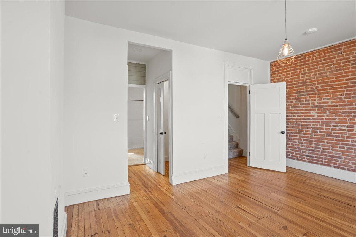 238 E Clay Street photo 27