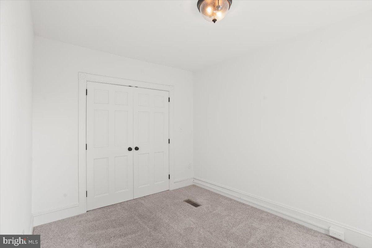 238 E Clay Street photo 31