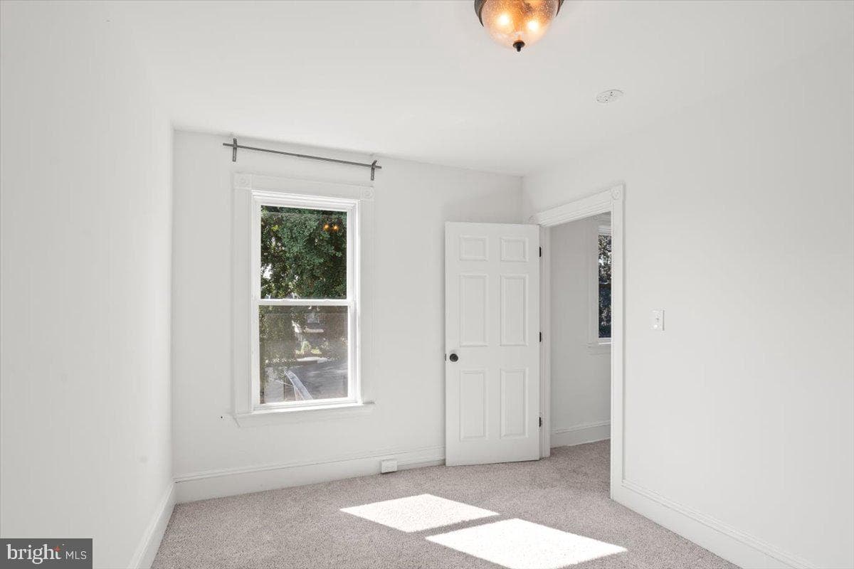 238 E Clay Street photo 32