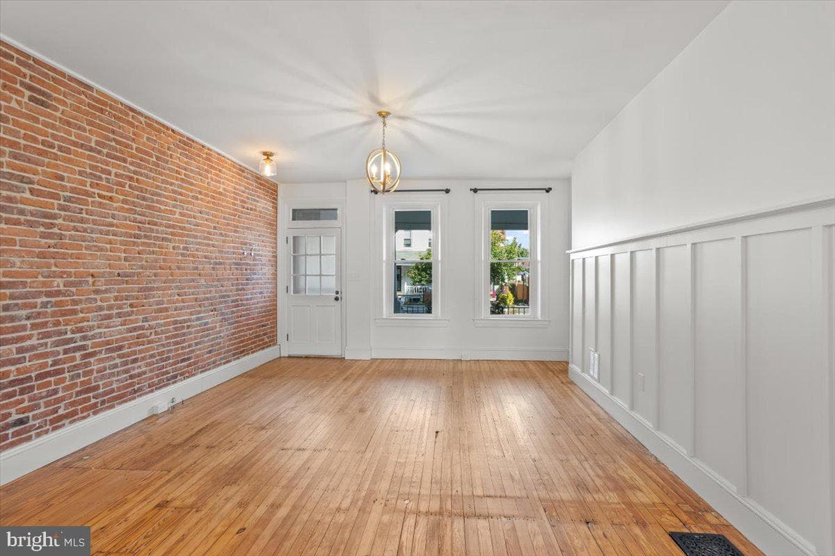 238 E Clay Street photo 8