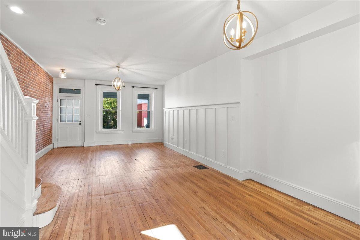 238 E Clay Street photo 9