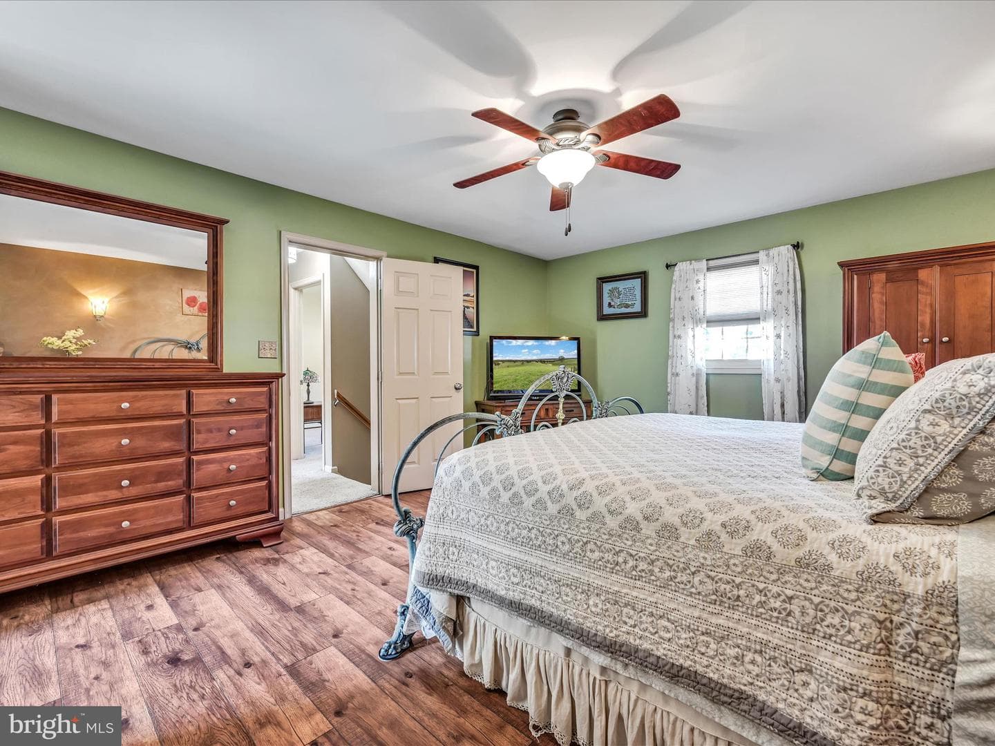 16 Greenleaf Lane photo 17