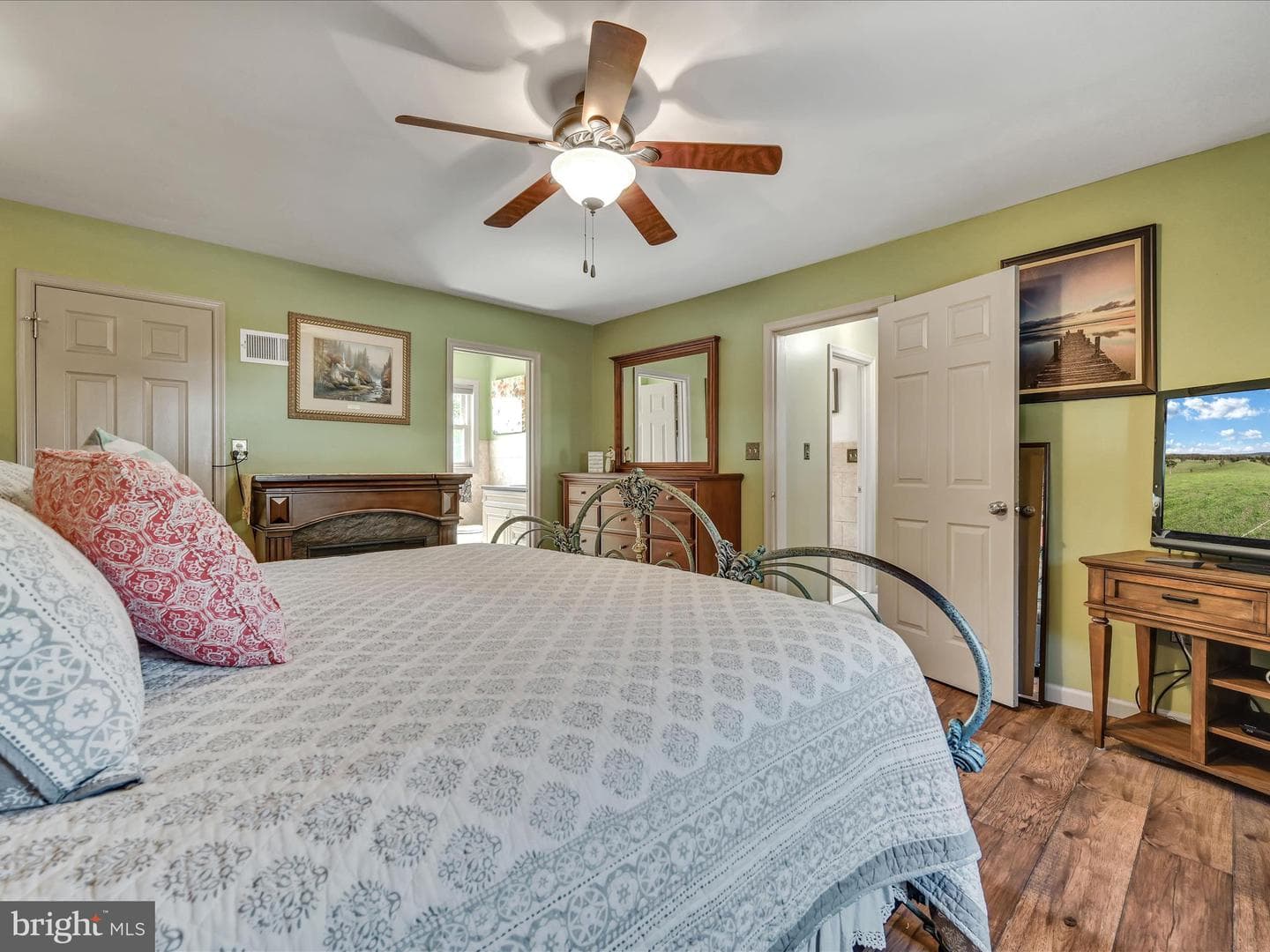 16 Greenleaf Lane photo 18