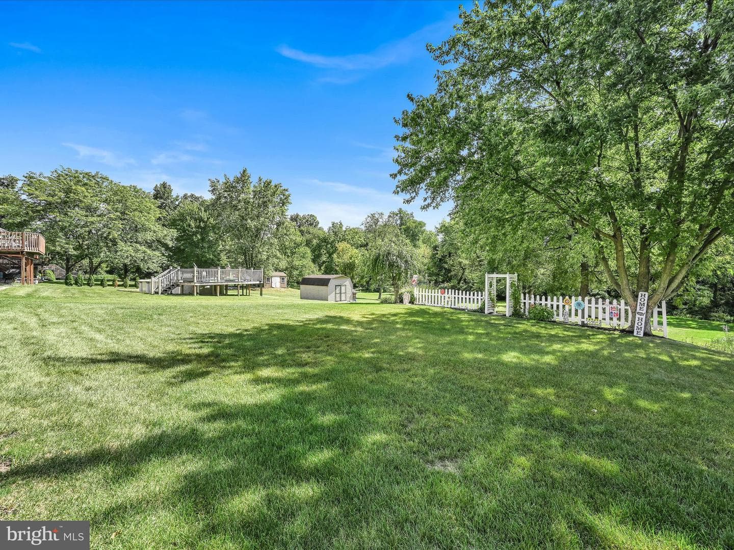 16 Greenleaf Lane photo 38