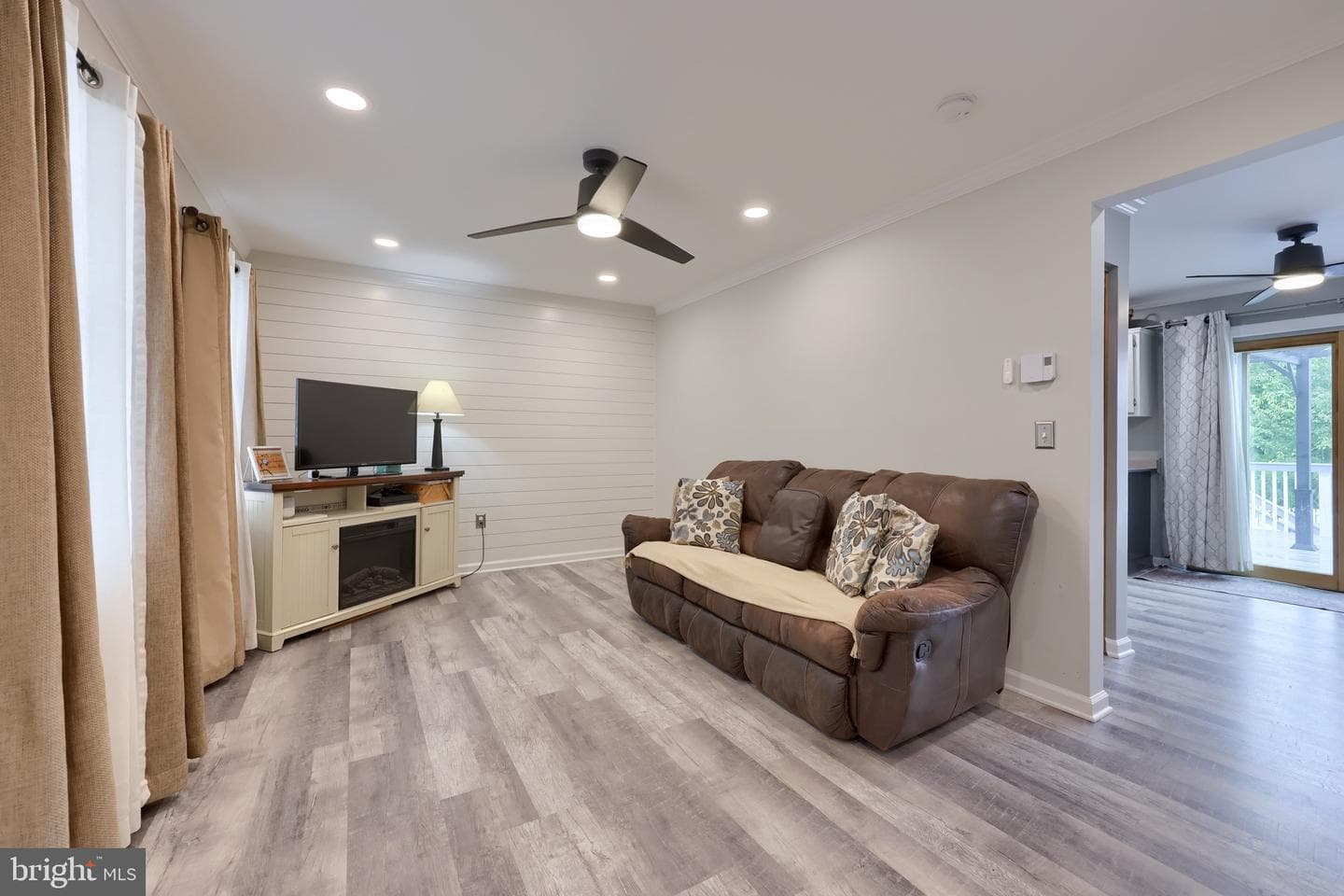 112 Ashley Drive photo 8