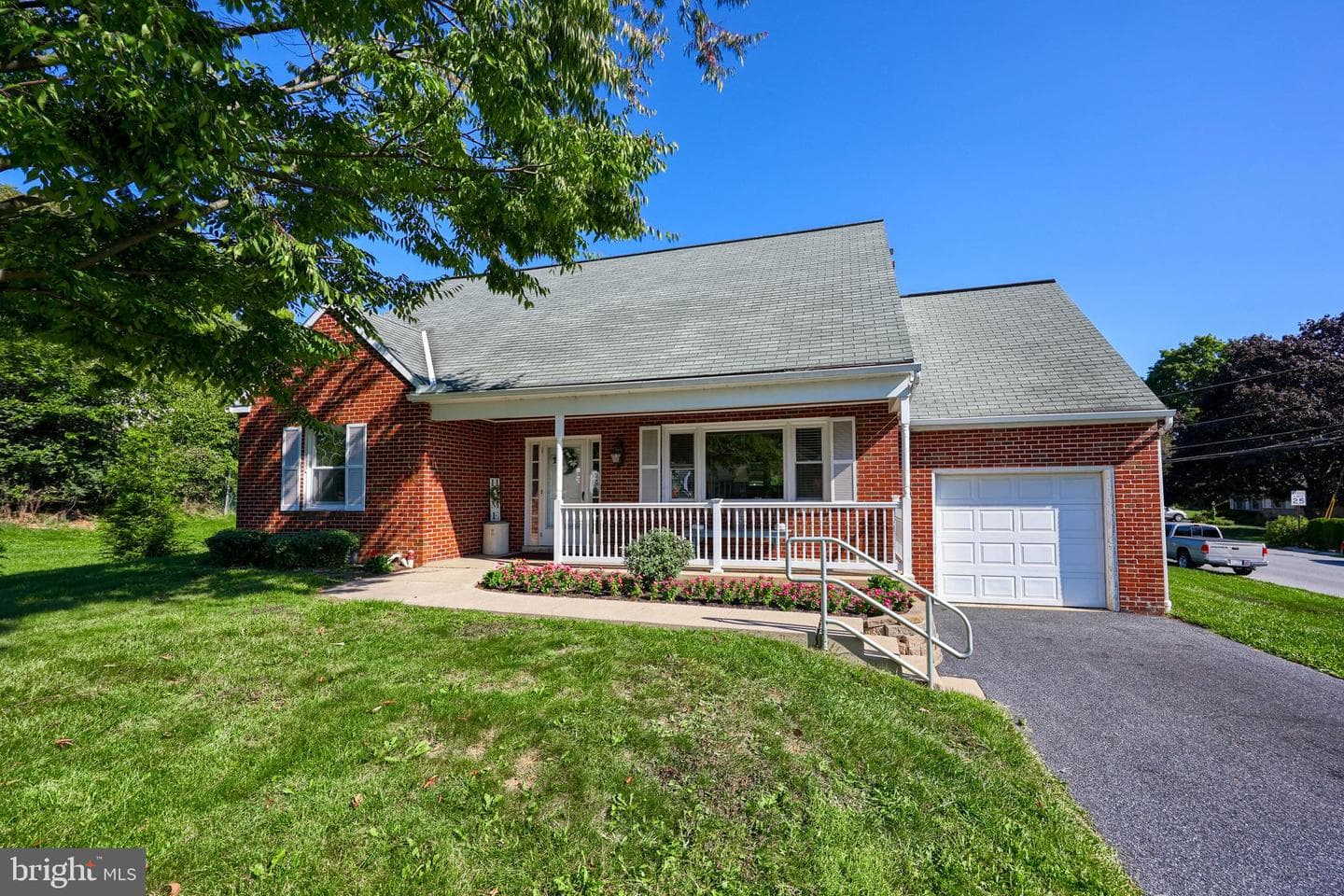 2931 Marietta Avenue photo 2