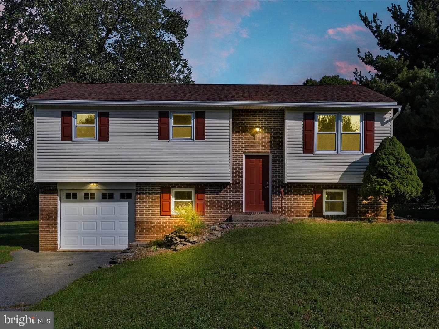 110 Den Mar Drive photo 2