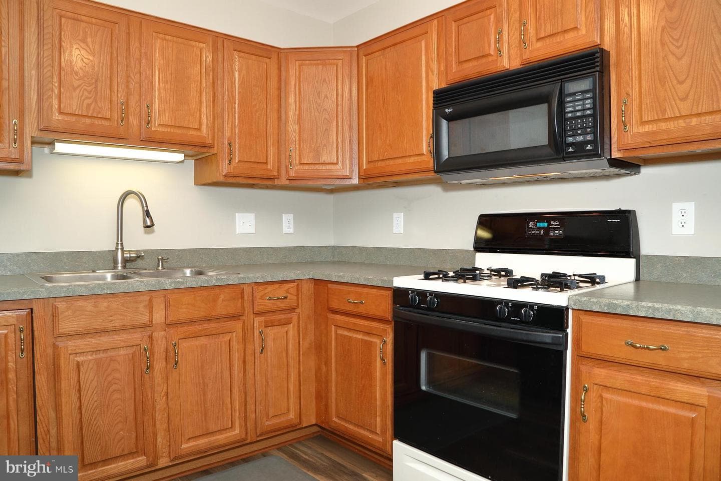 9 York Court photo 12