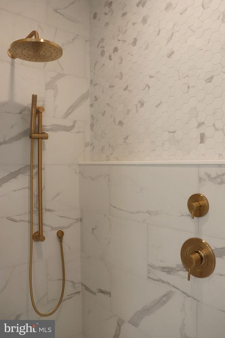 1025 Strafford Place #56 photo 28