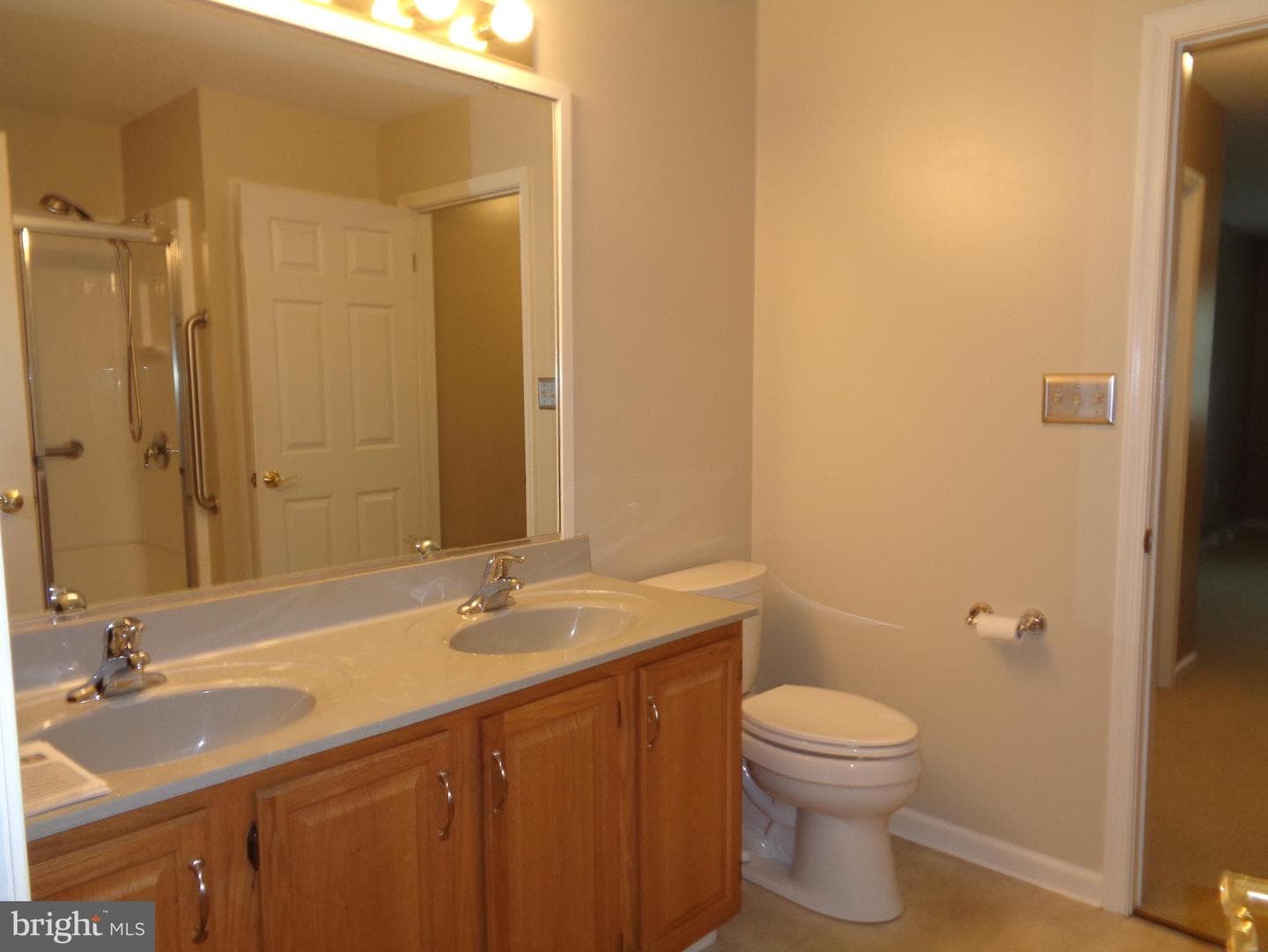 142 Langley Square photo 10