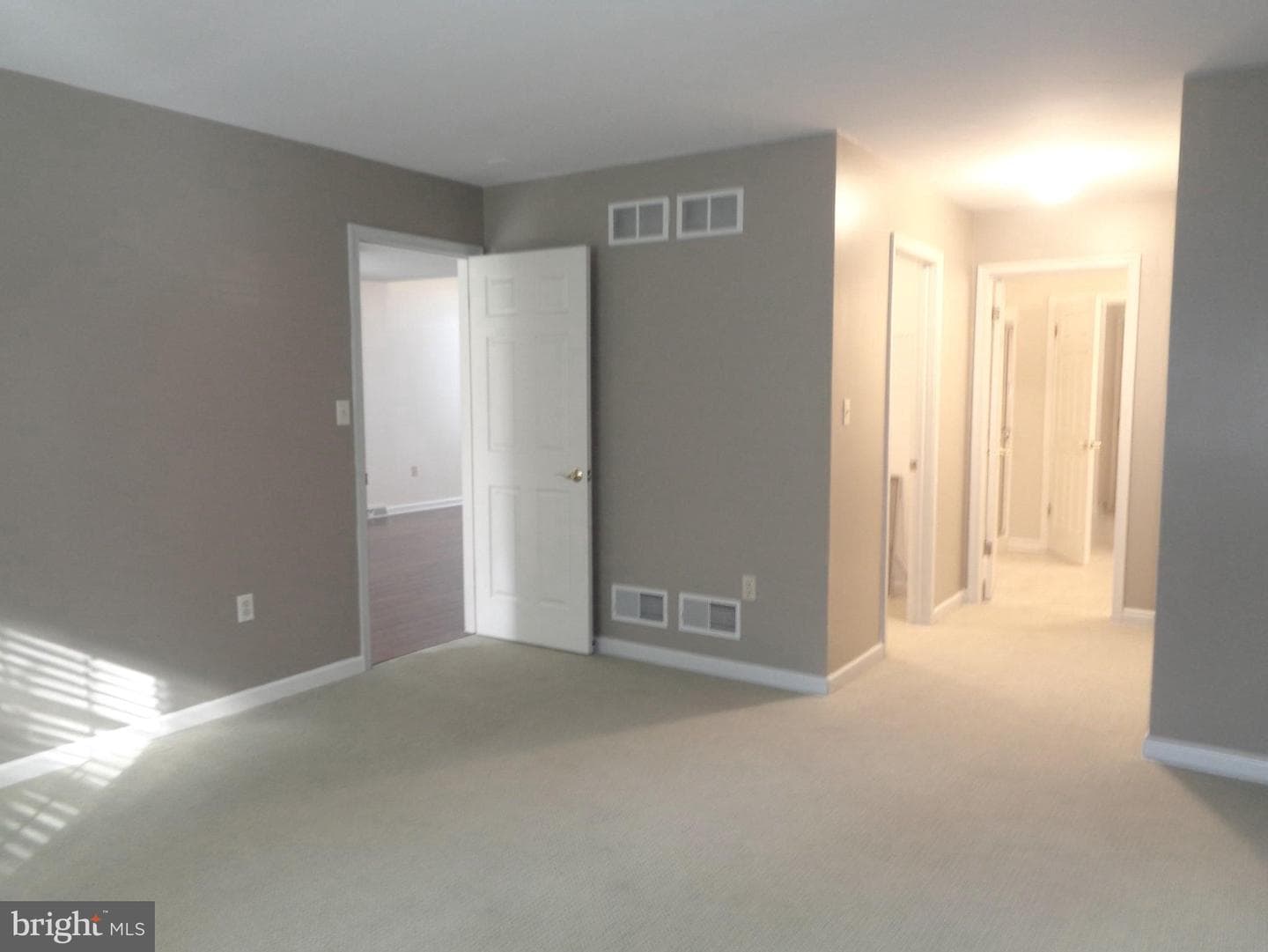 142 Langley Square photo 13