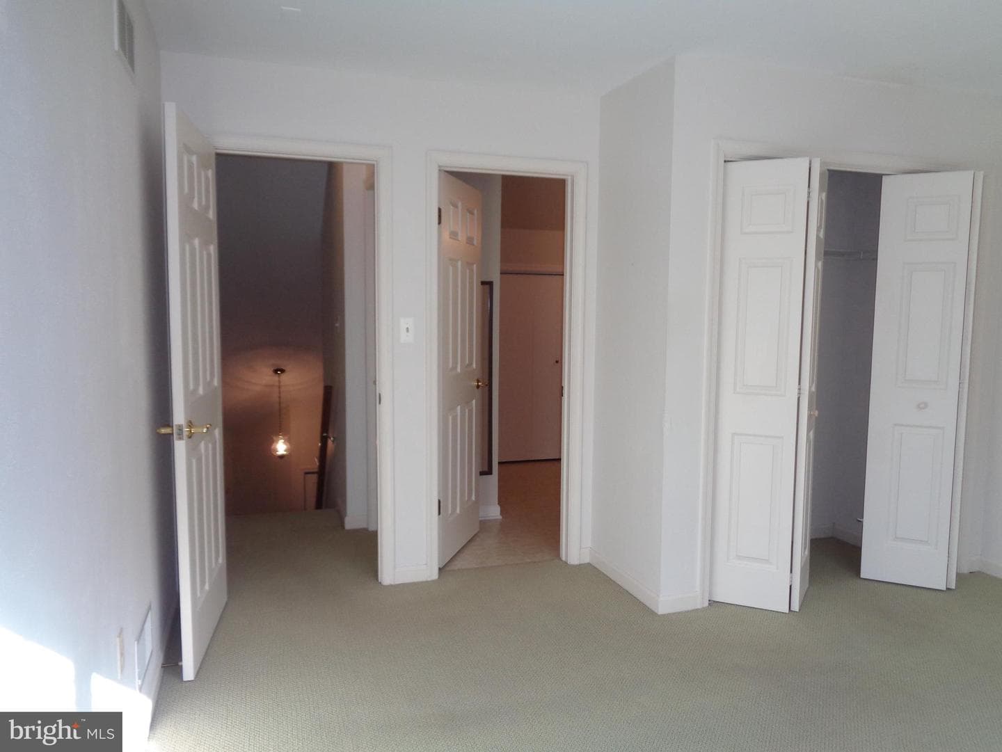 142 Langley Square photo 18